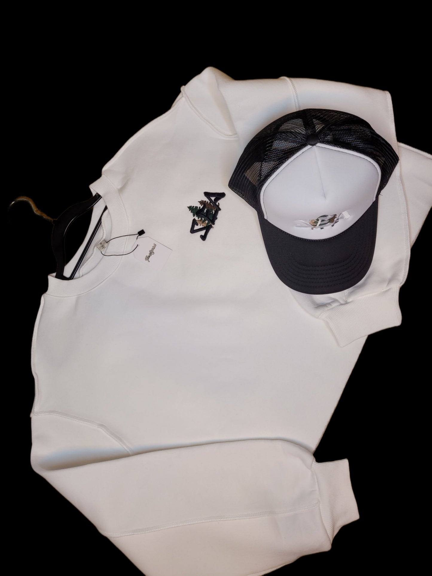 "SEA" White Pullover Cropped Top